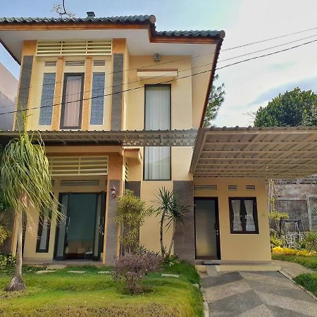 Villa 3 Bedroom Edelweis No. 7 Near Museum Angkut Batu  Eksteriør bilde